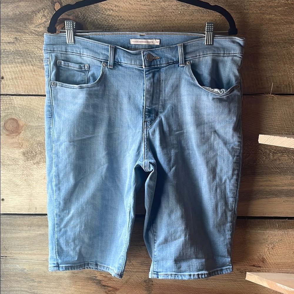 Levi's Classic Bermuda Shorts - Regular Wash